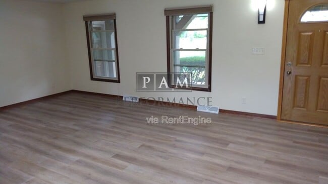 Building Photo - 8249 Imperial Dr