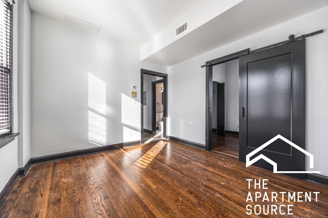 Building Photo - 1000 N Mozart St