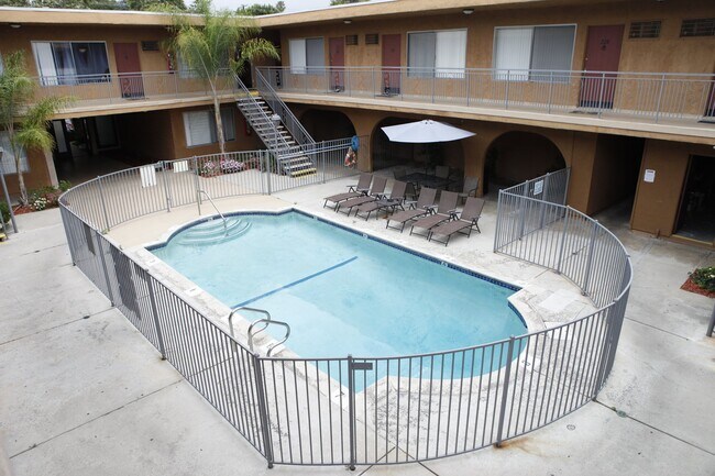 Foto del edificio - 11920 Chandler Blvd
