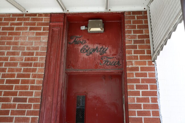 Building Photo - 284 Smith St