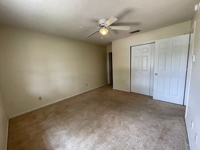 Building Photo - Home For Rent