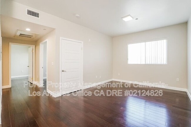 Building Photo - 11740 Vanowen St