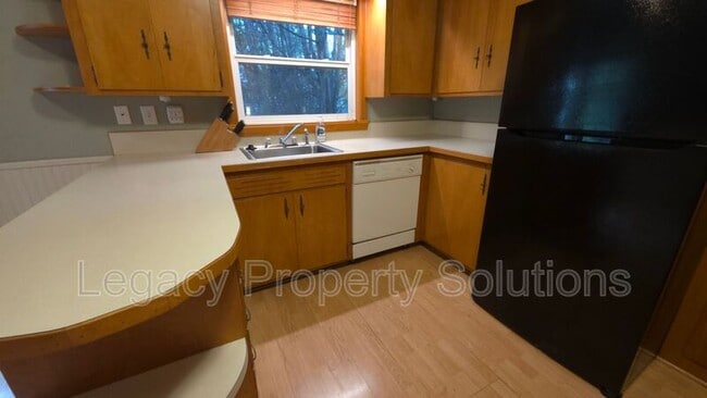 Building Photo - 926 N Mandan St