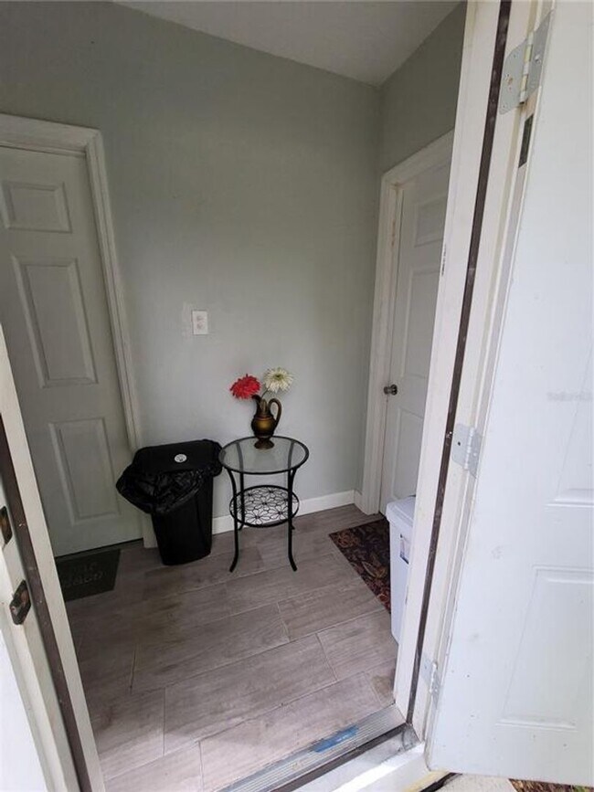 Foto del edificio - 1 Bedroom Efficiency Available - Saint Clo...