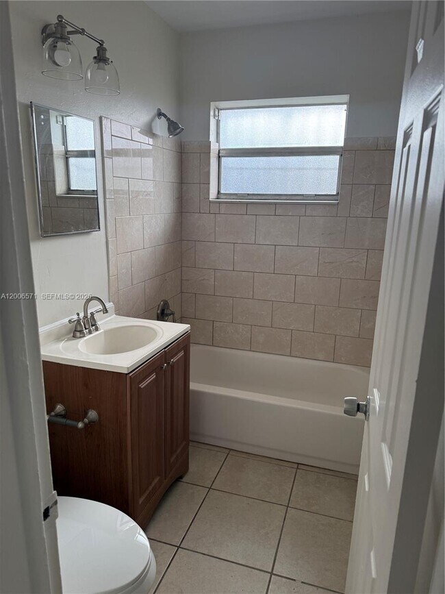 Foto del edificio - 2910 NW 92nd St