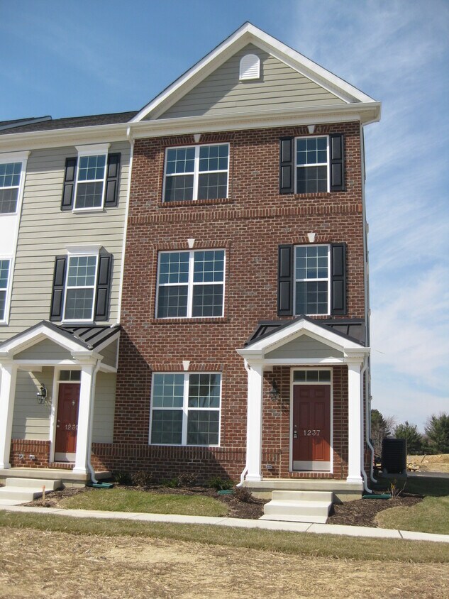 Primary Photo - 1237 Parish Ave
