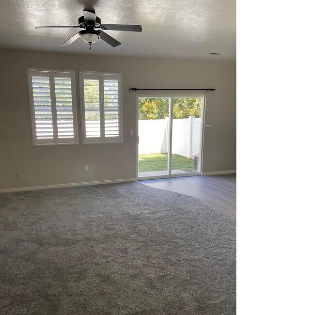 Foto del edificio - Beautiful Townhome in Excellent Draper Location!