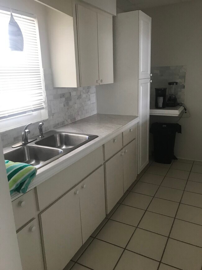 Foto del edificio - 3106 Harbor Blvd