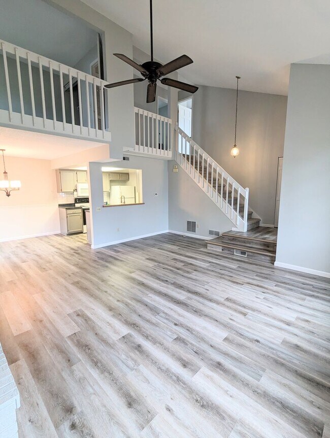 Building Photo - New Listing in the '04