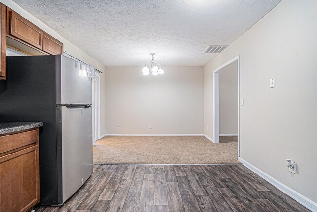 Building Photo - 5 Bedroom 3 Bathroom Home