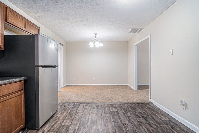 Building Photo - 529 Martindale Ct
