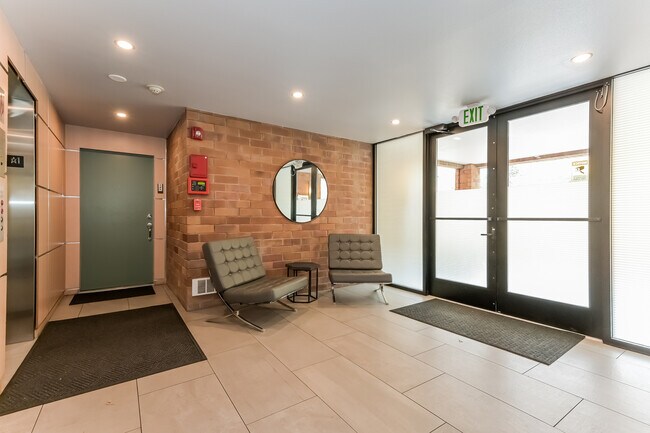 Foto del edificio - 905 E Cherry St