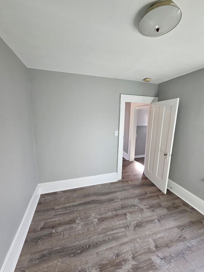 Building Photo - 918 Villa St