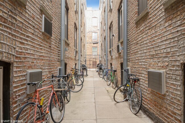 Building Photo - 4870 N Rockwell St