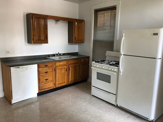 Kitchen - 1157 W Wrightwood Ave