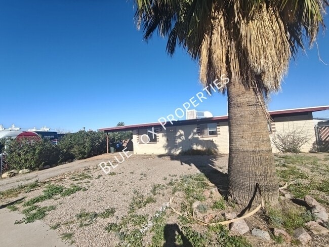 Building Photo - 3755 S Amos Pl