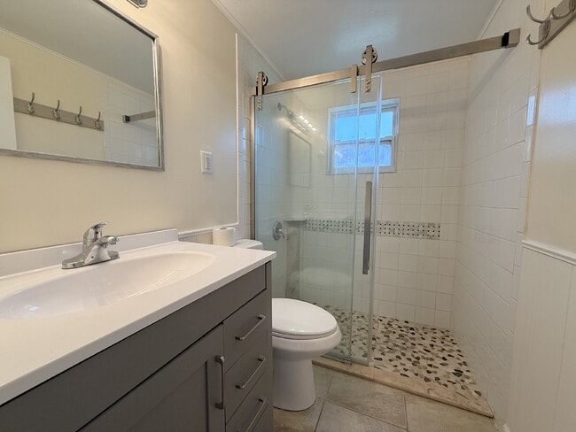 Building Photo - 2-Bed, 2-Bath with Dock!