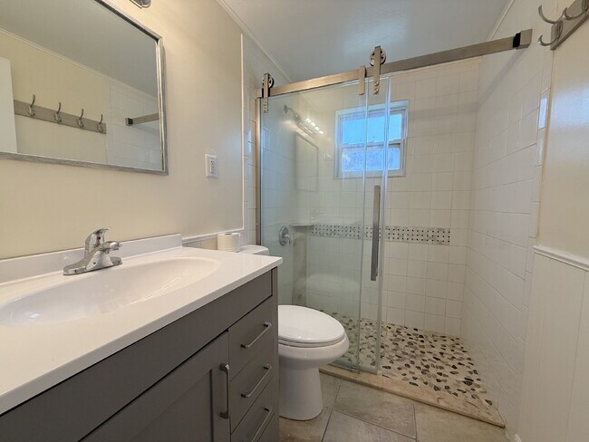 Foto del edificio - 2-Bed, 2-Bath with Dock!