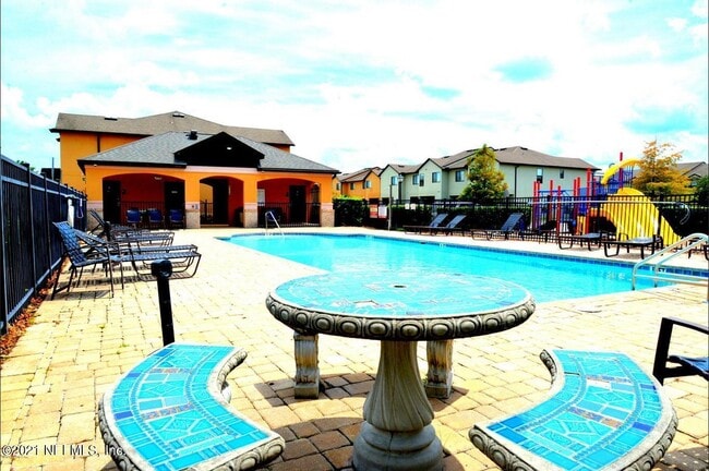 Foto del edificio - 668 Drake Bay Terrace