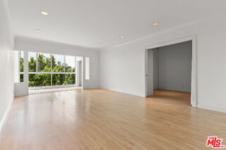 Building Photo - 8550 Holloway Dr