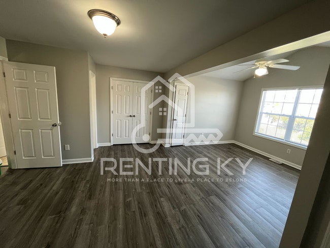 Building Photo - Huge 3-Bed, 2.5-Bath Townhouse!