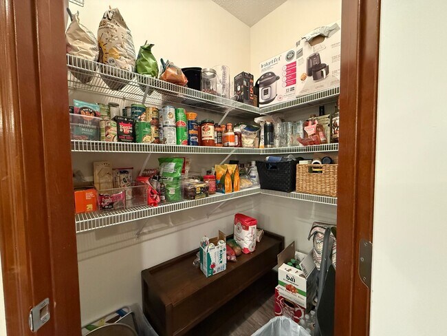 Foto del edificio - Great 3BR/2BA End Unit Elk River Townhome Available June!