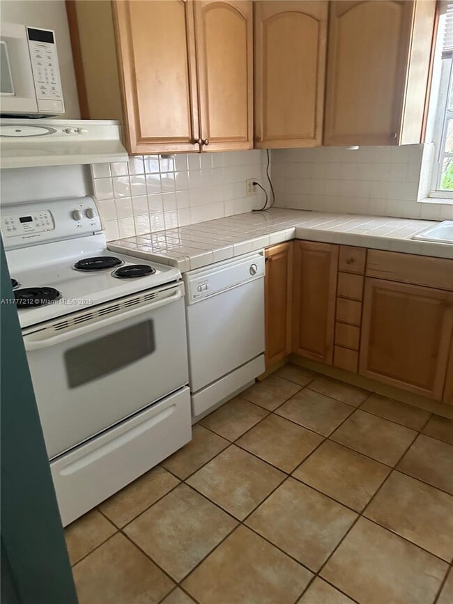 Building Photo - 2613 Inagua Ave