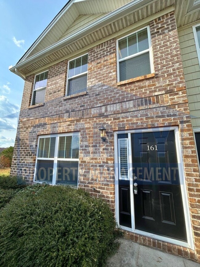 Building Photo - 163 Lone Tree Dr NE