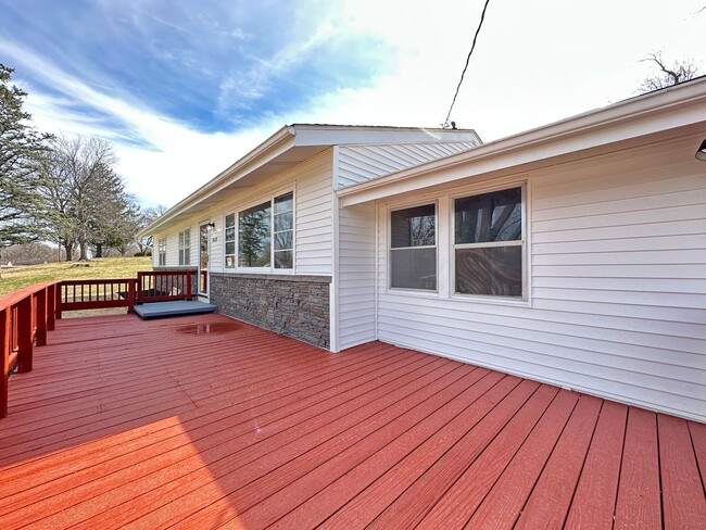 Building Photo - 3 Bedroom Ranch South Side for Rent