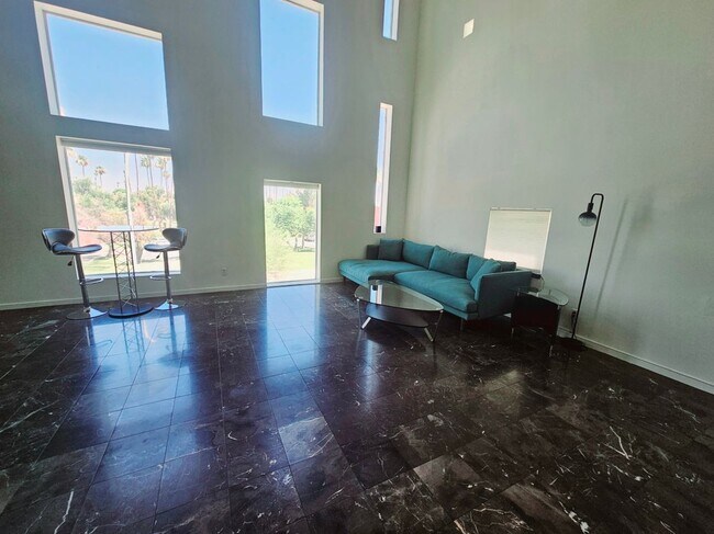 Foto del edificio - 1111 W University Dr