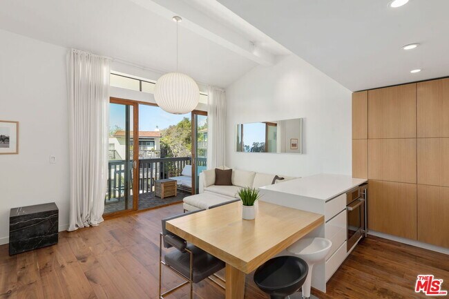 Foto del edificio - 3375 Foothill Rd