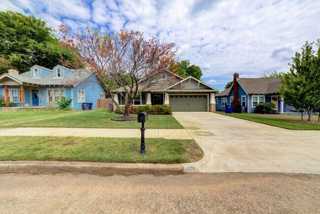 Foto del edificio - Cutest 3/2/2 Craftsman Style Home!