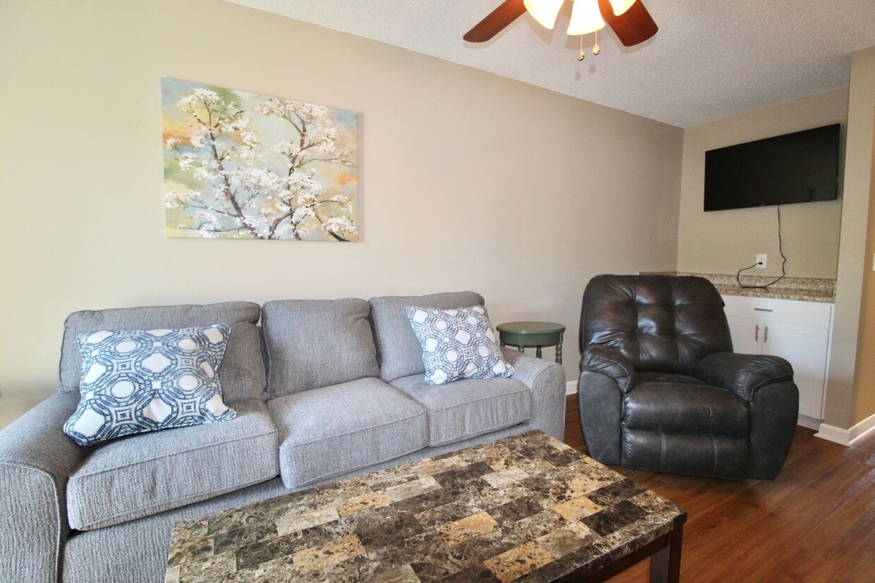 Photo - 1315 Bradley Drive