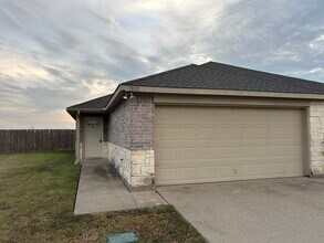 Building Photo - 1800-1802 Prosperity Trail