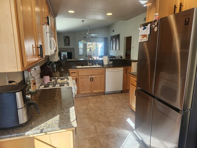 Foto del edificio - 2581 Greenwood Ln