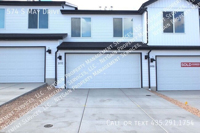 Building Photo - Brand New Townhome Available now