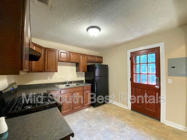 Building Photo - 13 Hiland Pl