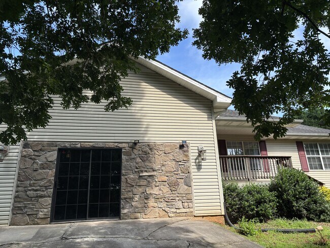 Foto del edificio - 119 N Clover Hill Ridge Rd