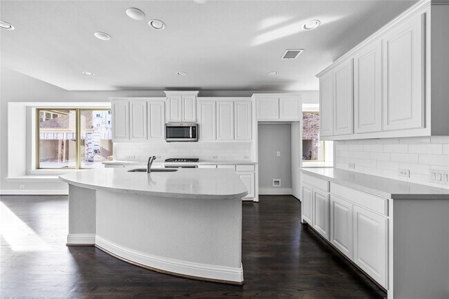 Foto del edificio - 4849 Brantley Dr