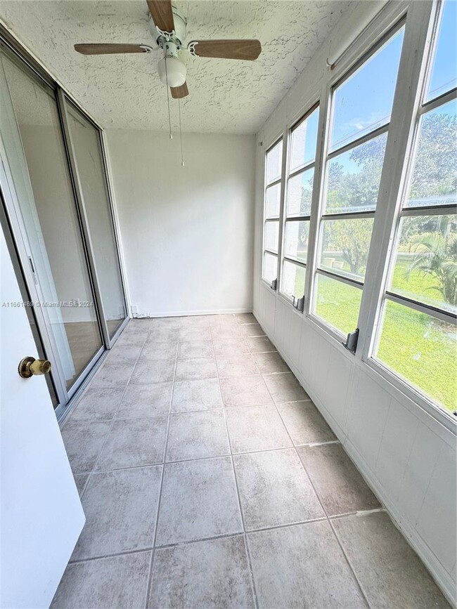 Building Photo - 9461 Evergreen Pl