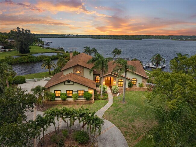 Building Photo - RENT THIS EXTRAORDINARY WATERFRONT HOME