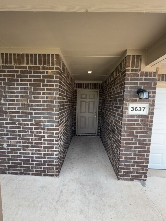Foto del edificio - 3637 Silver Maple Ln
