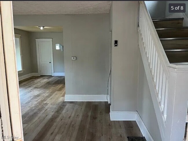 Foto del edificio - 844 Sumner St