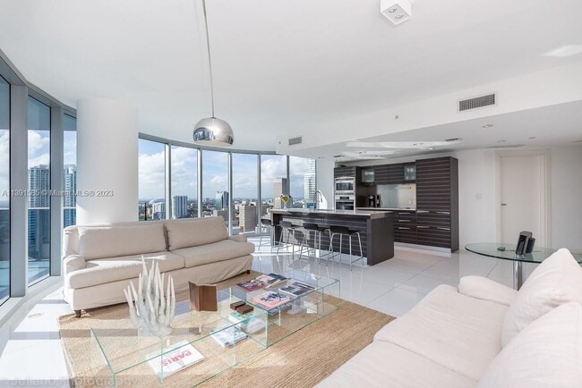 Building Photo - 200 Biscayne Blvd Way