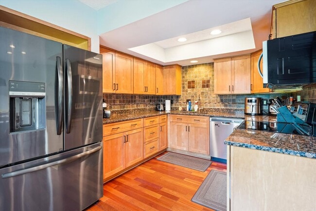 Building Photo - Charming 3BR/3.5BA Amberfiled Townhome in ...