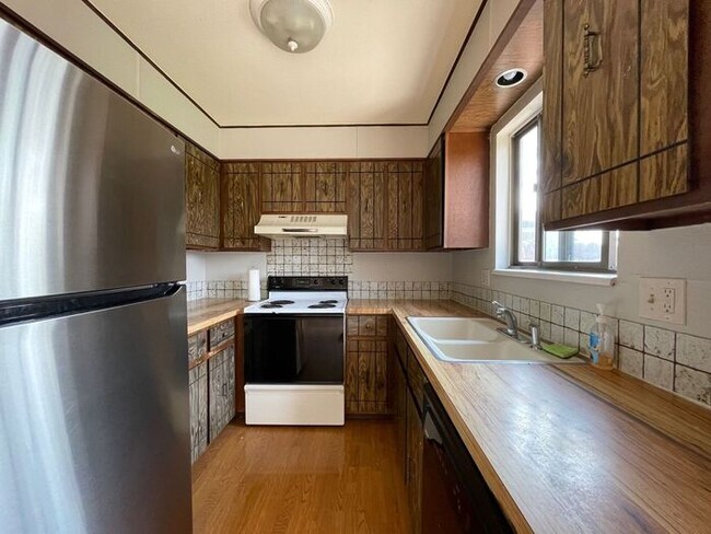 Building Photo - Nice 2 Story Townhome with Garage