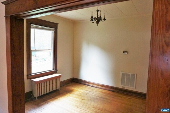 Building Photo - 1909 Jefferson Park Ave