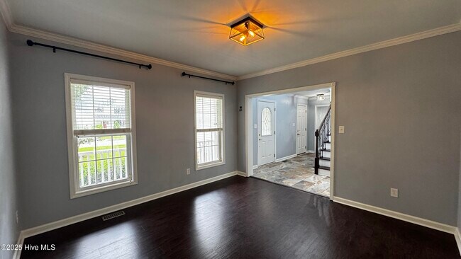 Foto del edificio - 232 Newport Drive
