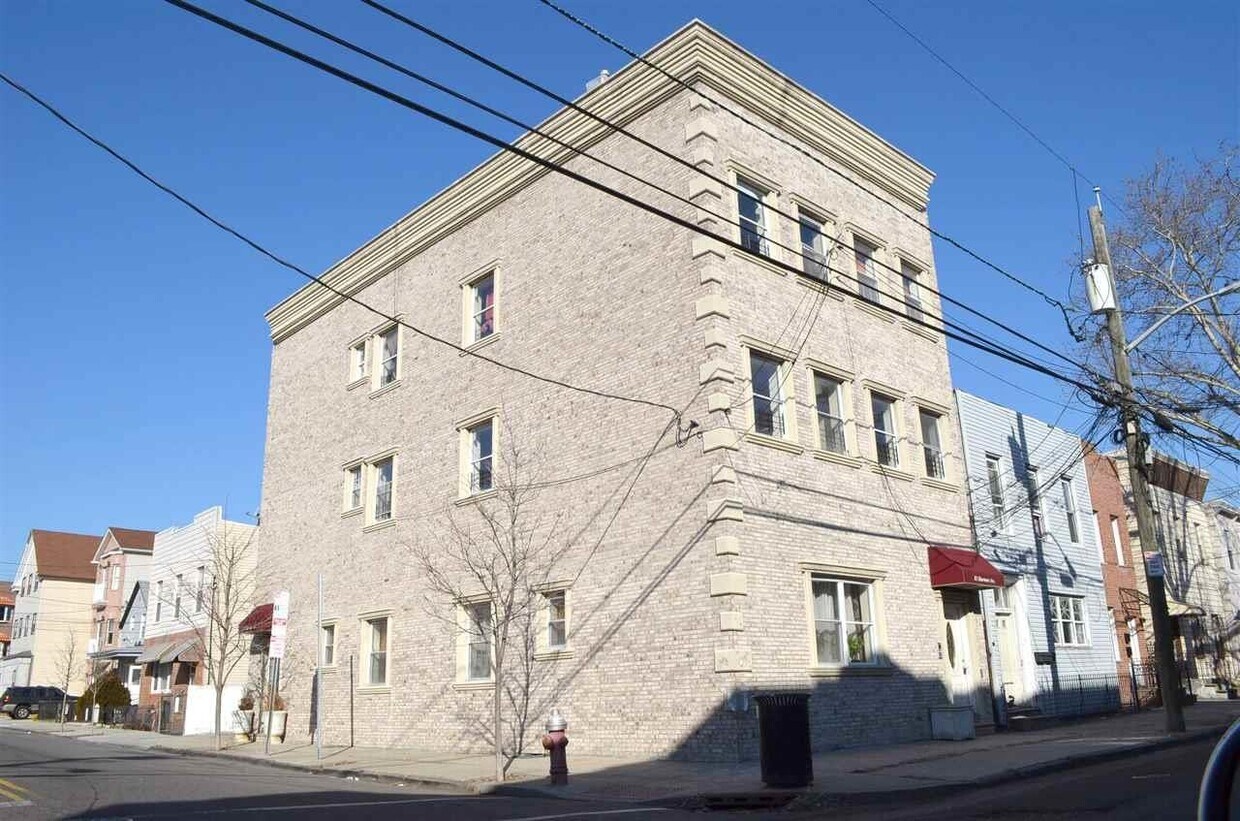 85 SHERMAN Ave Unit 3RF, Heights, NJ 07307 Apartment for Rent in