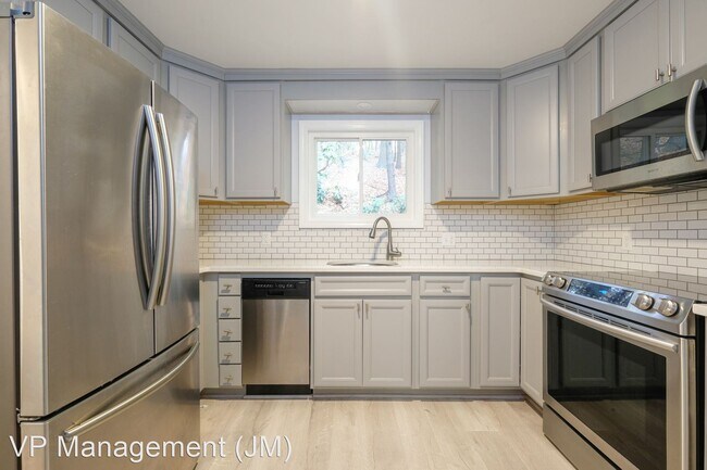 Building Photo - 3 br, 2 bath House - 33 Pearl St